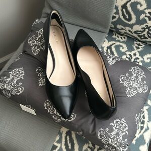 Cole Haan leather pumps size 9.